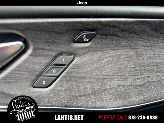 Photo of 2025 Diamond Black Jeep Grand Cherokee L