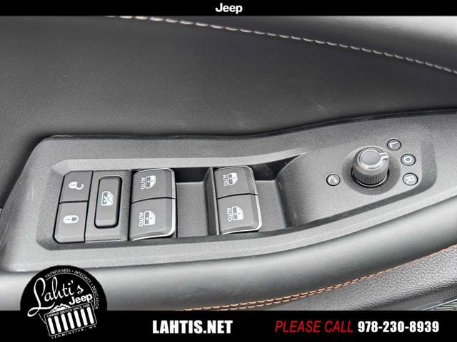 Photo of 2025 Diamond Black Jeep Grand Cherokee L