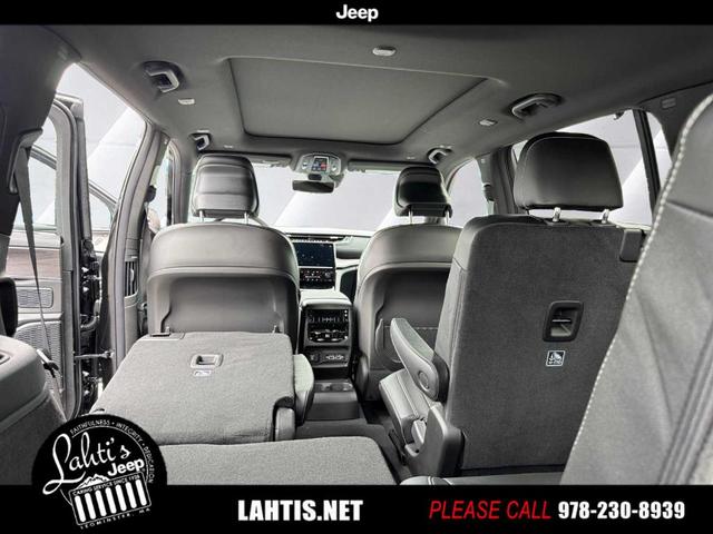 Photo of 2025 Diamond Black Jeep Grand Cherokee L
