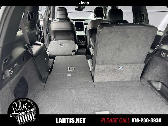 Photo of 2025 Diamond Black Jeep Grand Cherokee L
