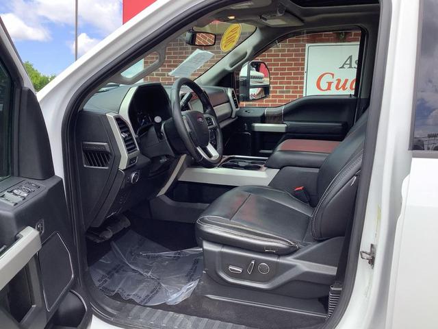 Photo of 2019 Oxford White Ford F-350
