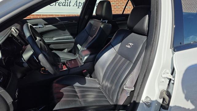 Photo of 2022 Bright White Clearcoat Chrysler 300