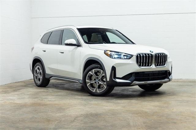 Photo of 2025 Alpine White BMW X1