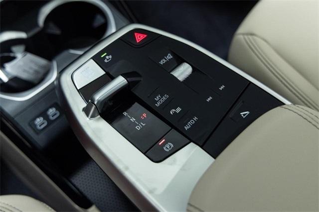 Photo of 2025 Alpine White BMW X1