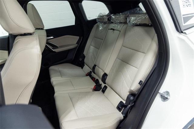 Photo of 2025 Alpine White BMW X1