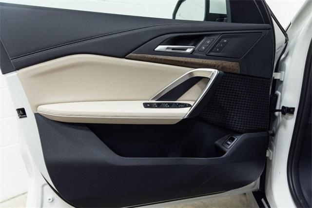 Photo of 2025 Alpine White BMW X1