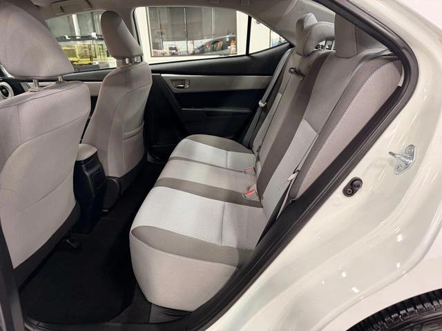 Photo of 2017 Super White Toyota Corolla