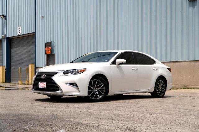 Photo of 2017 White Lexus ES 350