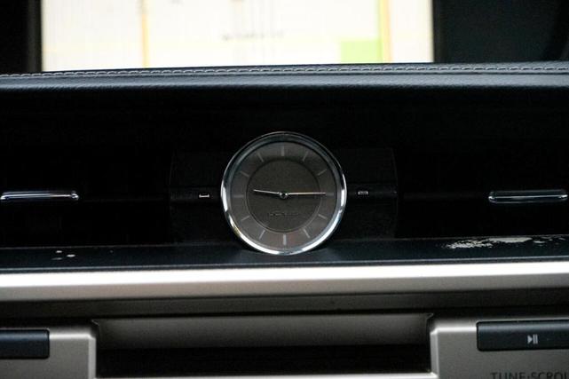 Photo of 2017 White Lexus ES 350