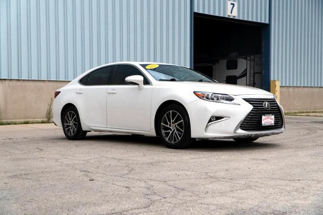 Photo of 2017 White Lexus ES 350