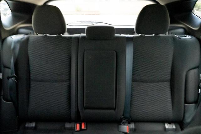 Photo of 2021 Glacier White Nissan Rogue Sport