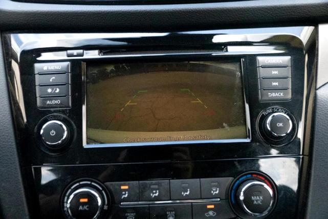 Photo of 2021 Glacier White Nissan Rogue Sport