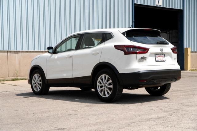 Photo of 2021 Glacier White Nissan Rogue Sport