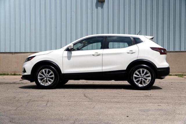 Photo of 2021 Glacier White Nissan Rogue Sport