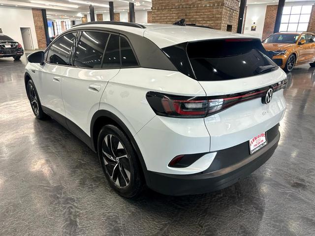Photo of 2022 Glacier White Volkswagen ID.4