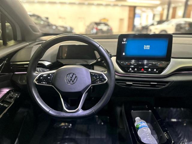 Photo of 2022 Glacier White Volkswagen ID.4