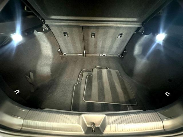 Photo of 2022 Glacier White Volkswagen ID.4