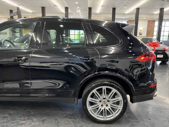 Photo of 2018 Black Porsche Cayenne