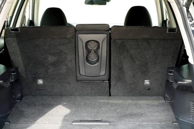 Photo of 2020 Glacier White Nissan Rogue