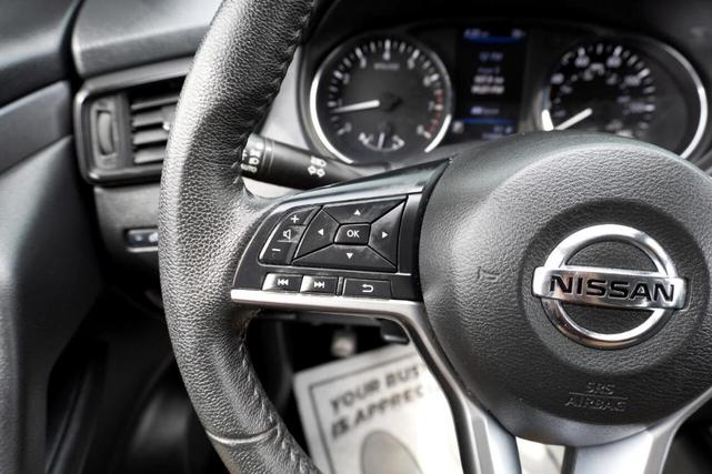 Photo of 2020 Glacier White Nissan Rogue