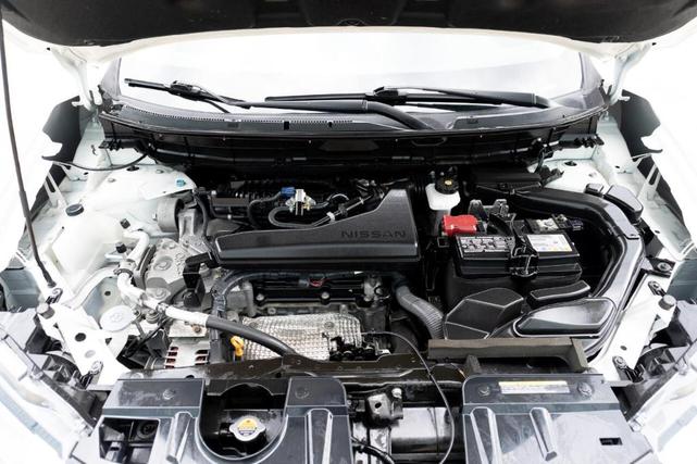 Photo of 2020 Glacier White Nissan Rogue