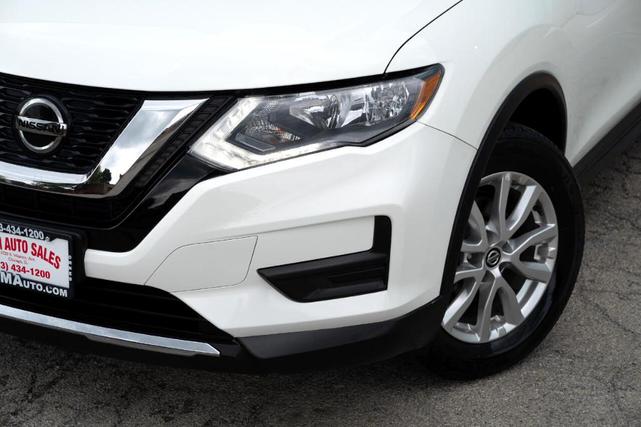 Photo of 2020 Glacier White Nissan Rogue