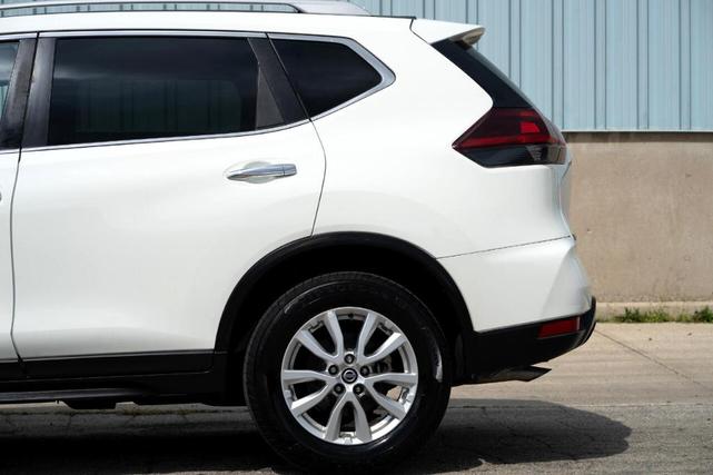 Photo of 2020 Glacier White Nissan Rogue