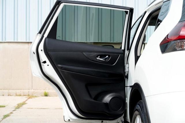 Photo of 2020 Glacier White Nissan Rogue