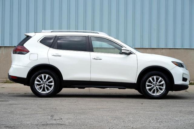 Photo of 2020 Glacier White Nissan Rogue