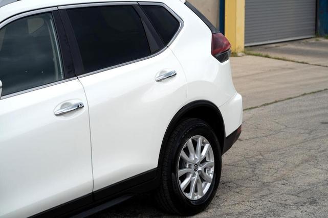 Photo of 2020 Glacier White Nissan Rogue