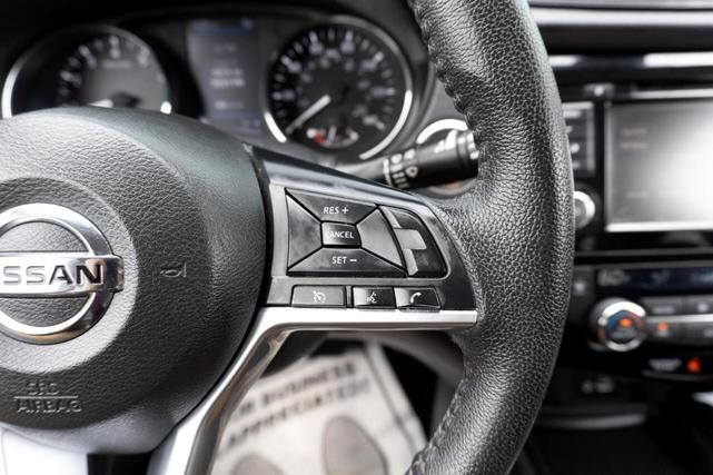 Photo of 2020 Glacier White Nissan Rogue