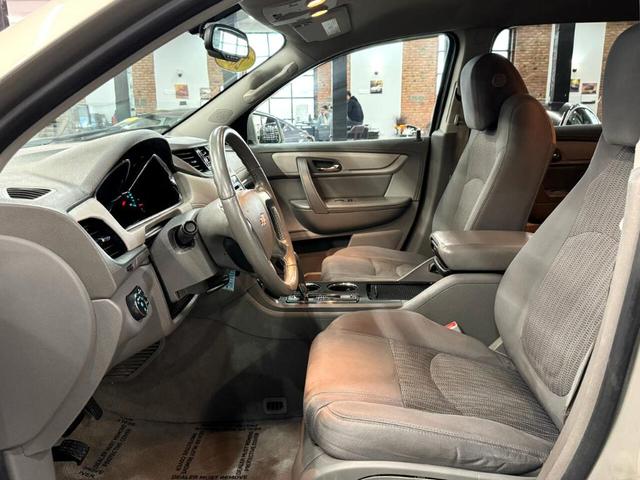 Photo of 2016 Tan Chevrolet Traverse