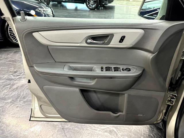Photo of 2016 Tan Chevrolet Traverse