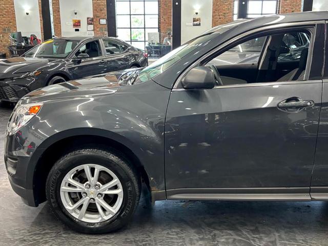 Photo of 2017 Gray Chevrolet Equinox