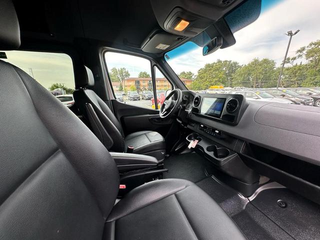 Photo of 2021 White Mercedes-Benz Sprinter 2500