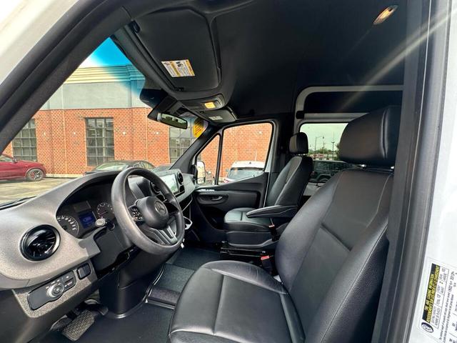 Photo of 2021 White Mercedes-Benz Sprinter 2500