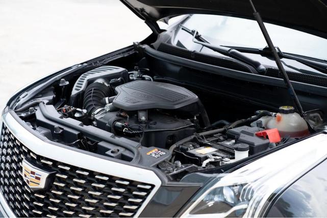 Photo of 2020 Black Cadillac XT5