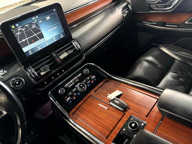 Photo of 2018 Silver Lincoln Navigator