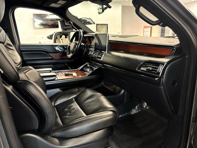Photo of 2018 Silver Lincoln Navigator