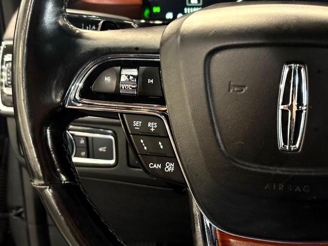 Photo of 2018 Silver Lincoln Navigator
