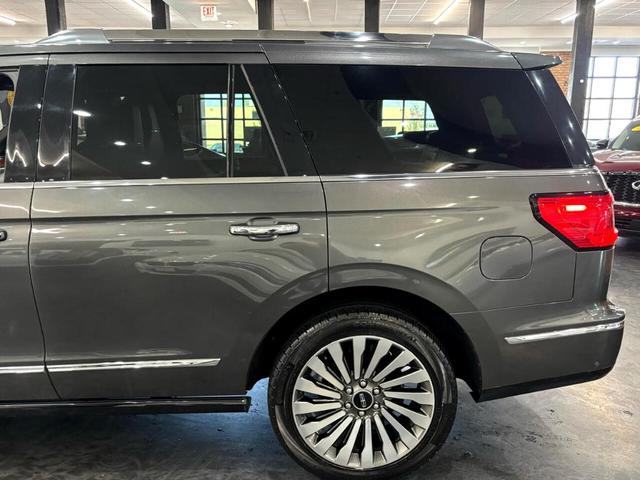 Photo of 2018 Silver Lincoln Navigator