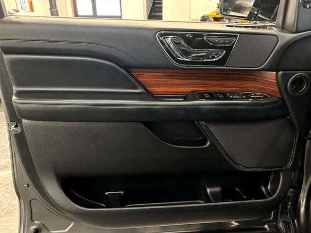 Photo of 2018 Silver Lincoln Navigator