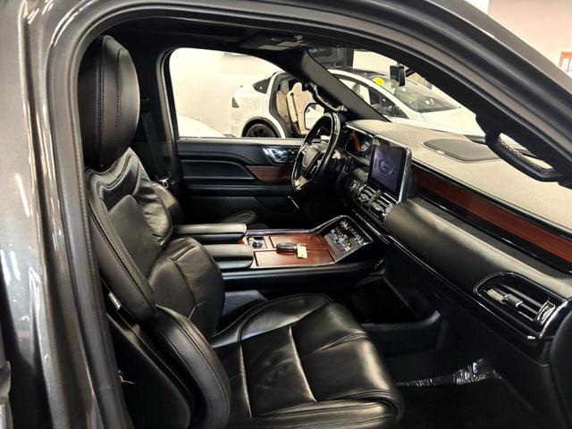 Photo of 2018 Silver Lincoln Navigator