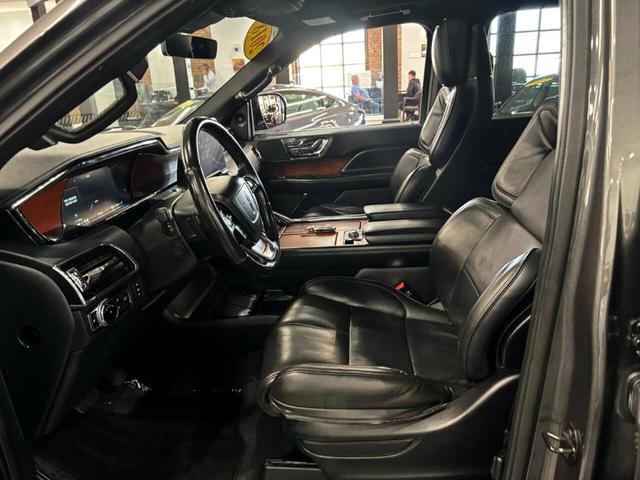 Photo of 2018 Silver Lincoln Navigator