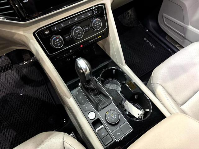 Photo of 2022 Tourmaline Blue Metallic Volkswagen Atlas