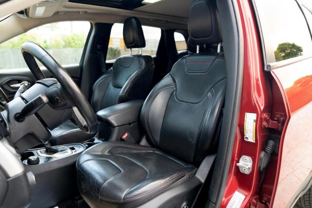 Photo of 2017 Red Jeep Cherokee