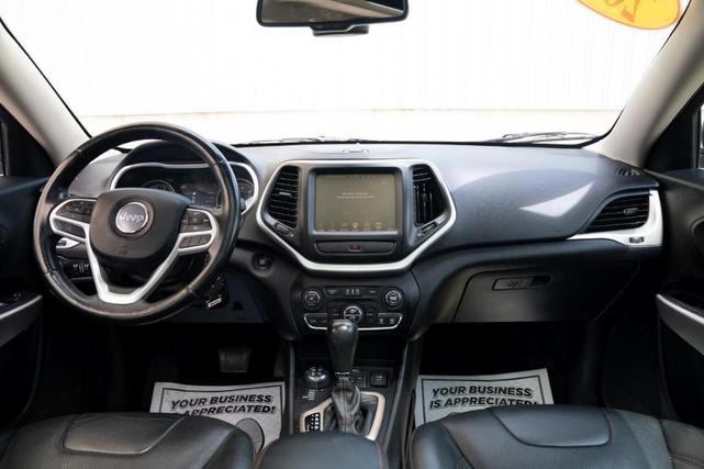 Photo of 2017 Red Jeep Cherokee
