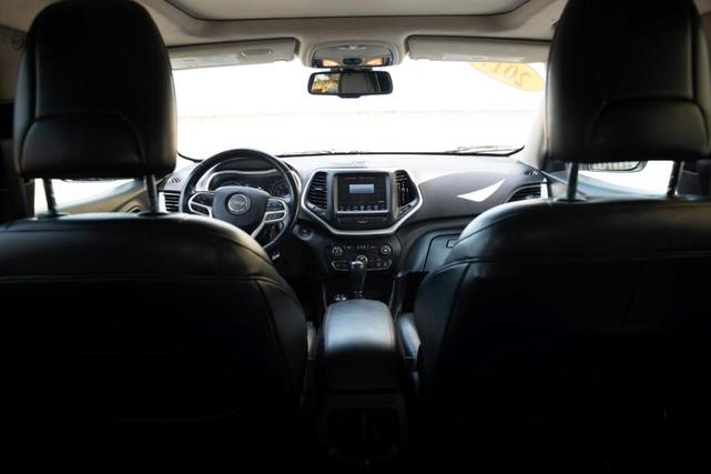 Photo of 2017 Red Jeep Cherokee