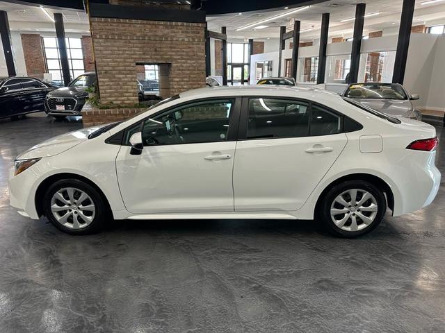 Photo of 2024 White Toyota Corolla