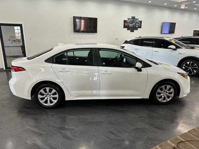 Photo of 2024 White Toyota Corolla